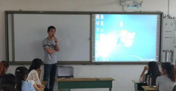 教學(xué)一體機.jpg